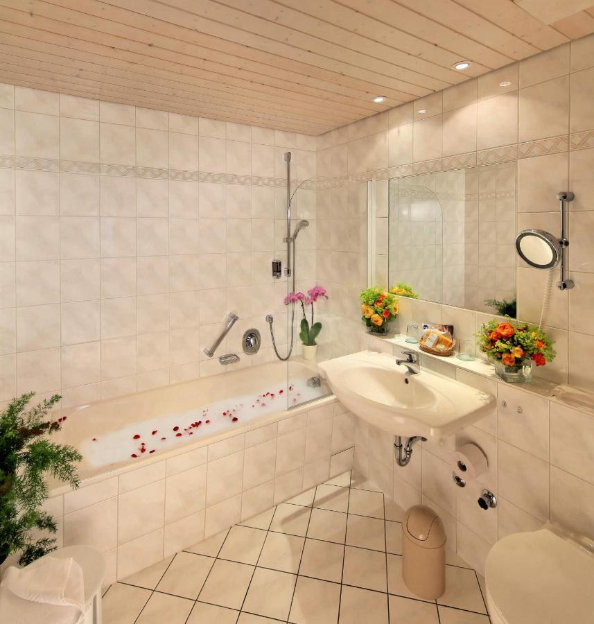 Waldhotel Fehrenbach Хинтерцартен Стая снимка
