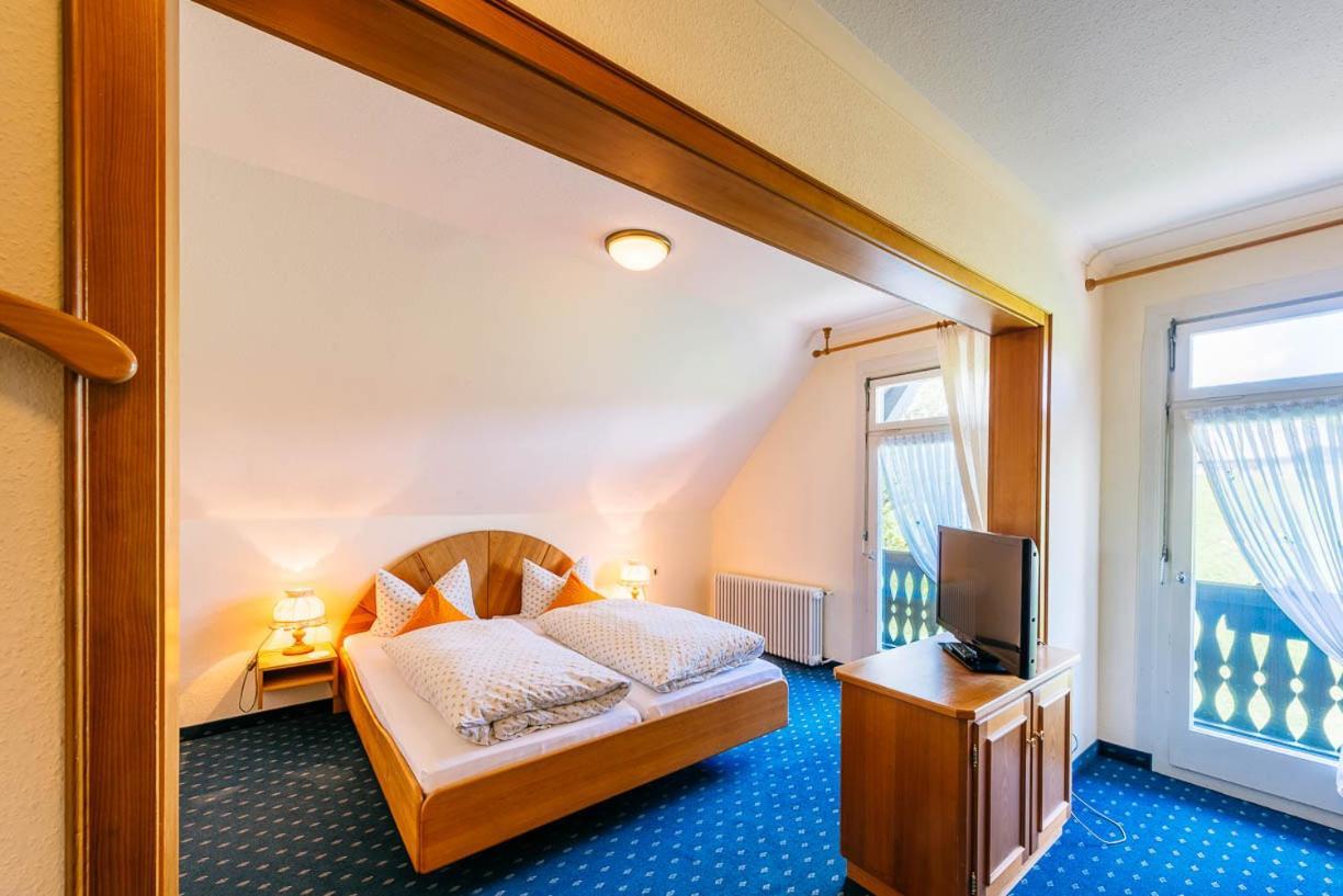 Waldhotel Fehrenbach Хинтерцартен Екстериор снимка